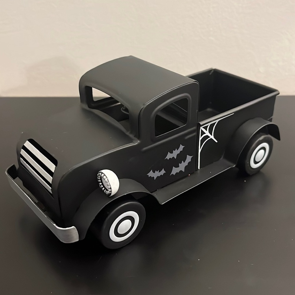 Holiday truck decor